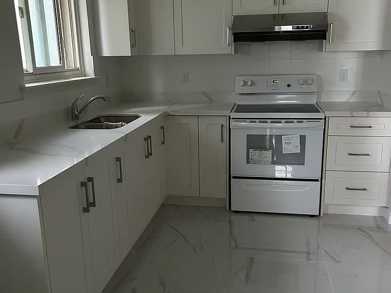 17 Heatherside Dr #UPPER — Photo 3