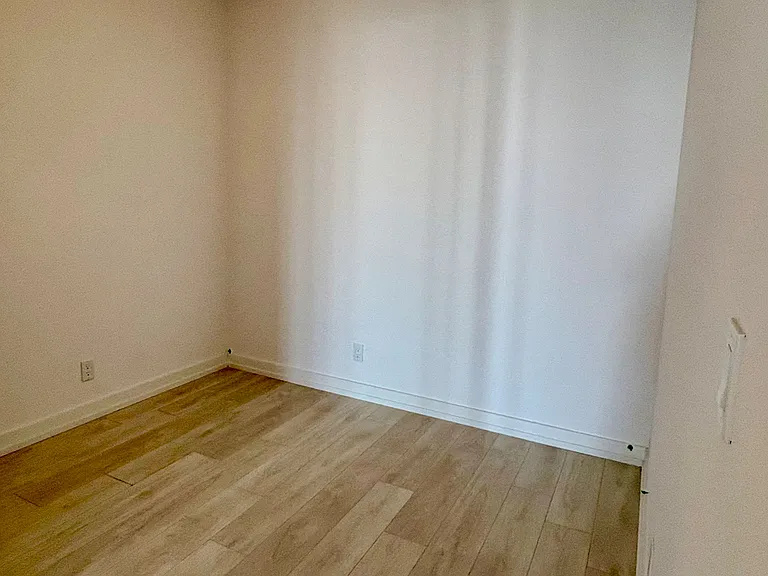 75 James St S #727 — Photo 6