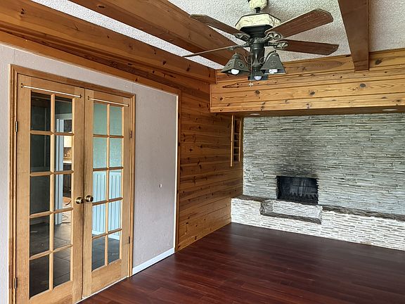 4th image of 110 Park Dr