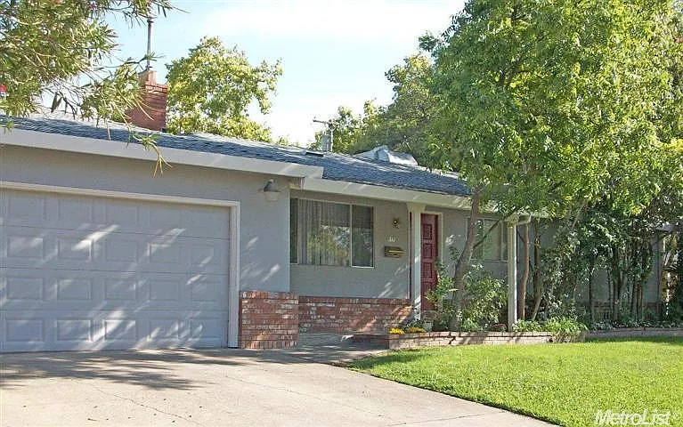 817 Oakland Ave photo 1