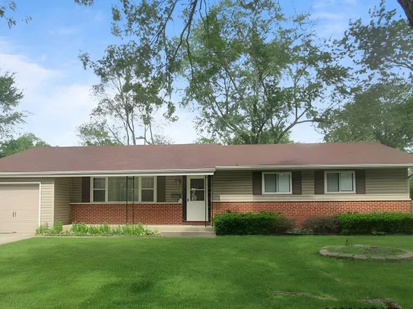 150 N Cady Dr, Palatine, IL 60074