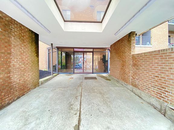 2nd image of 3004 Glenmore Ave APT 208
