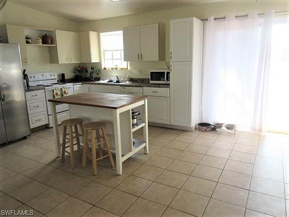 2nd image of 430 SW 21st St