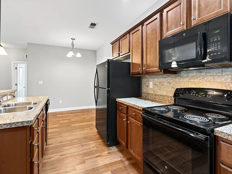 Palomar View Apartments — Photo 13