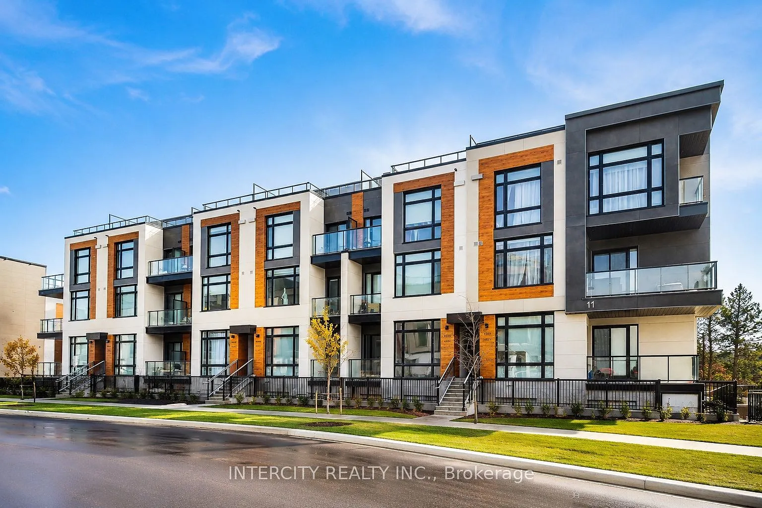 2 bed, $2,600 — Photo 1