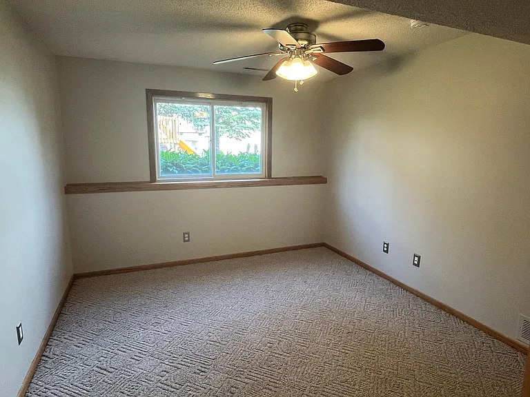 5918 Shetland Dr NW — Photo 36