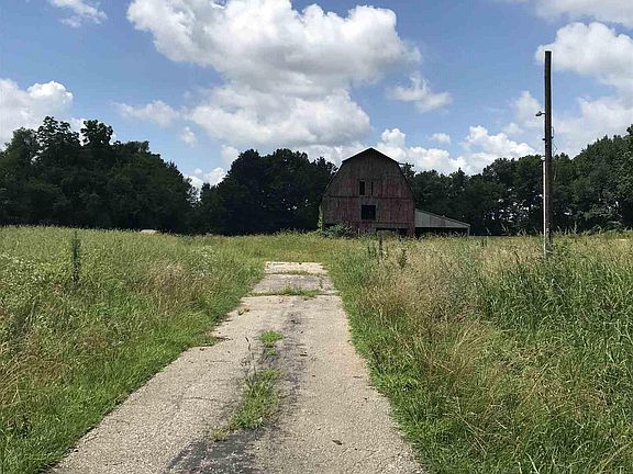 4th image of 621 W Old Highway 50