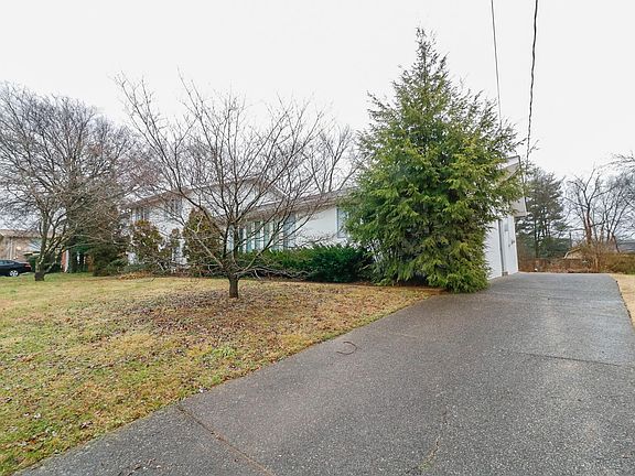 3rd image of 416 Glenpark Dr