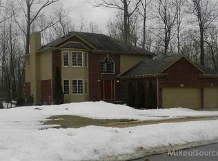 35464 Diane Ln, Richmond, MI 48062
