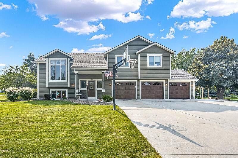1st image of 4066 Country Meadows Dr