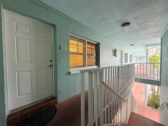 2nd image of 19417 GULF BOULEVARD #D201
