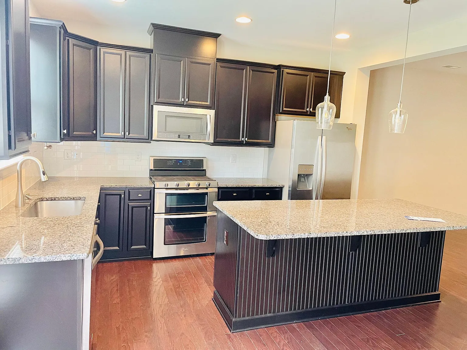 3 bed, 2.5 bath, 1612 sqft, $2,550 — Photo 2