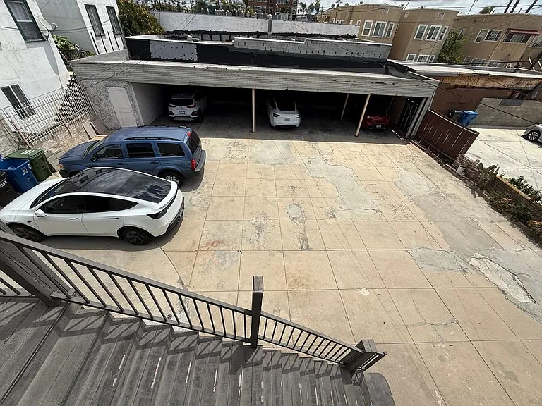 1308 S Van Ness Ave — Photo 14