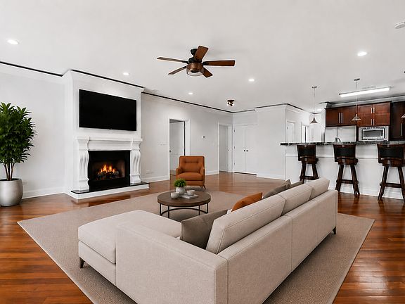 3rd image of 4755 N Kilbourn Ave Unit 2D
