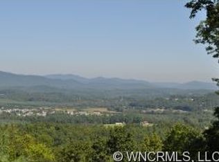 180 Turkey Creek Dr, Hendersonville, NC 28739