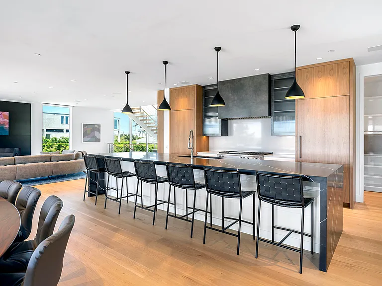345 Dune Rd — Photo 7