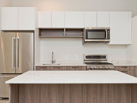 3rd image of 854 N Larrabee St #2R