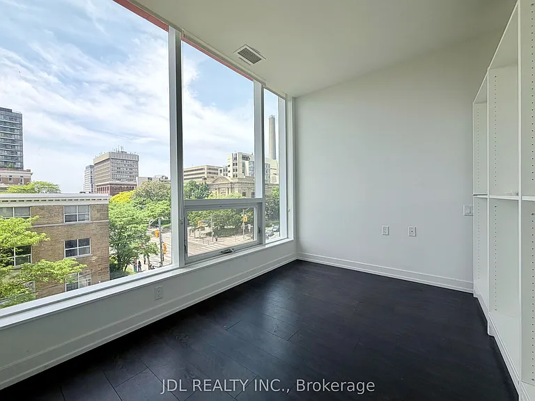 203 College St #402 — Photo 12