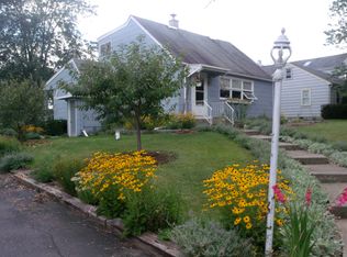 22W115 Valleyview Dr, Glen Ellyn, IL 60137