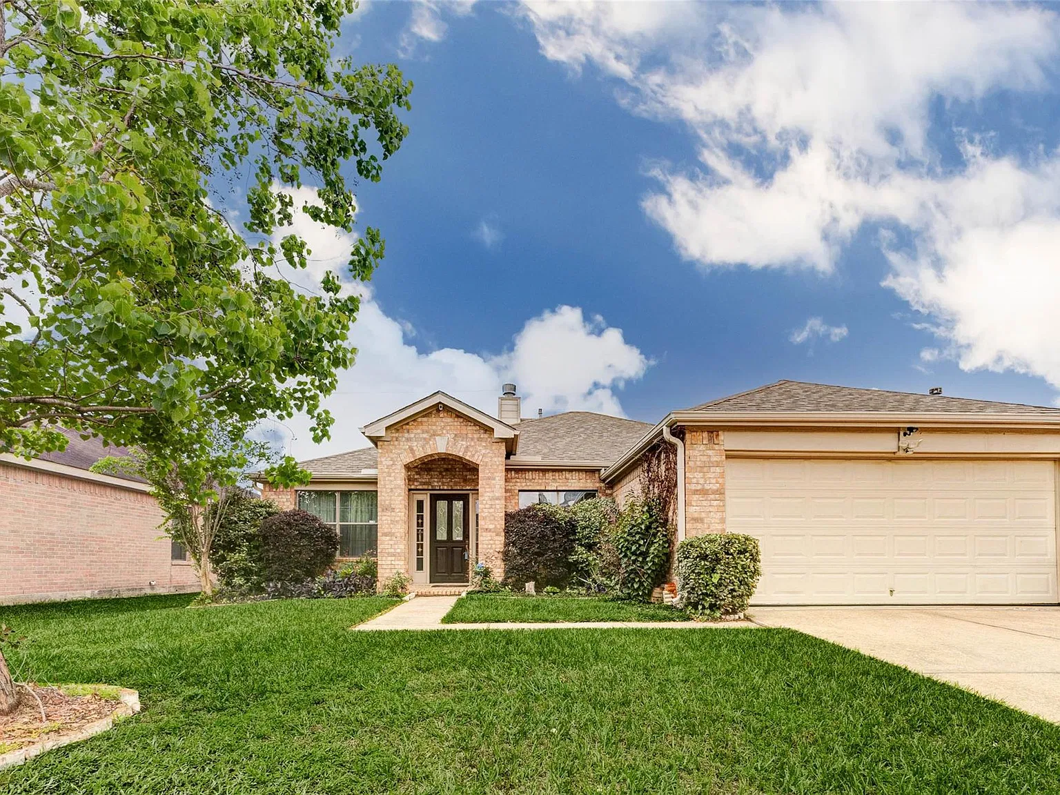 3 bed, 2.0 bath, 1770 sqft, $1,800 — Photo 1