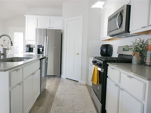 5th image of 965 Lady Bird Ln