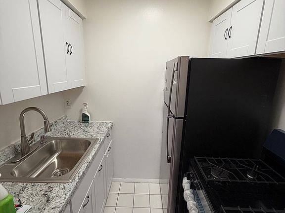2nd image of 260 Centre Ave APT Gc