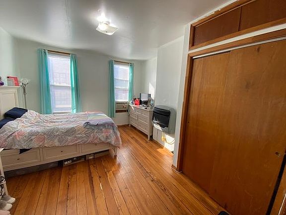 Spacious bedroom & closet