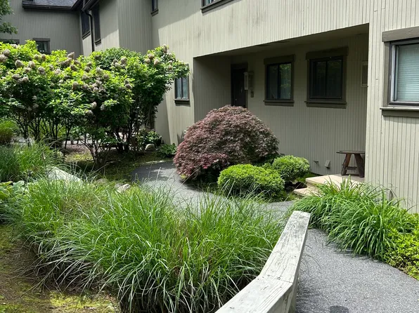 6 Deer Hill Court #6, Woodbury, CT 06798