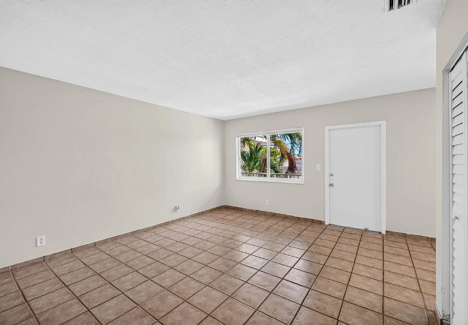 2 bed, 1.0 bath, 850 sqft, $1,800 — Photo 4