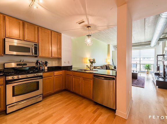 4th image of 845 N Kingsbury St #Gu68