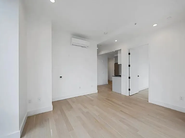 260 Gold St #508 — Photo 8