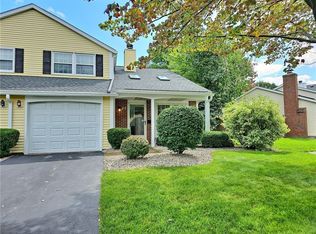 25 Old Stone Ln, Rochester, NY 14615