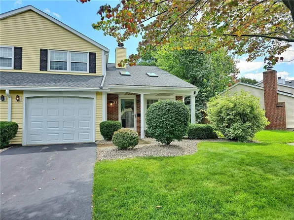 25 Old Stone Ln, Rochester, NY 14615