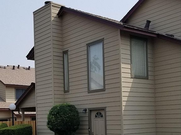 2nd image of 1675 Vernon St Unit 20