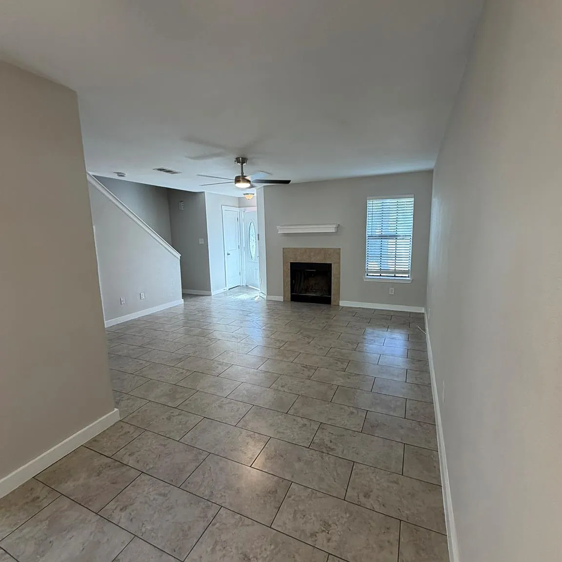 2 bed, 1.5 bath, 4184 sqft, $1,350 — Photo 2