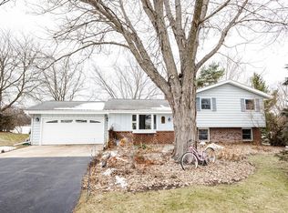 327 Wakefield Downs, Wales, WI 53183