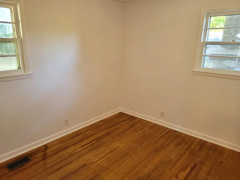 910 Mitchell Rd — Photo 21