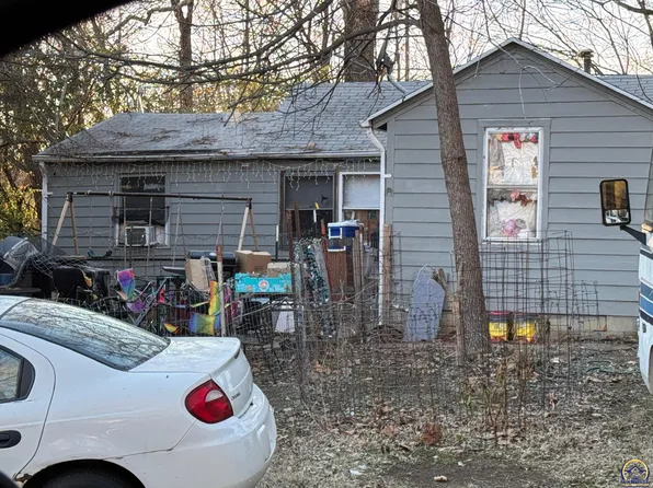 2727 SE Massachusetts Ave, Topeka, KS 66605