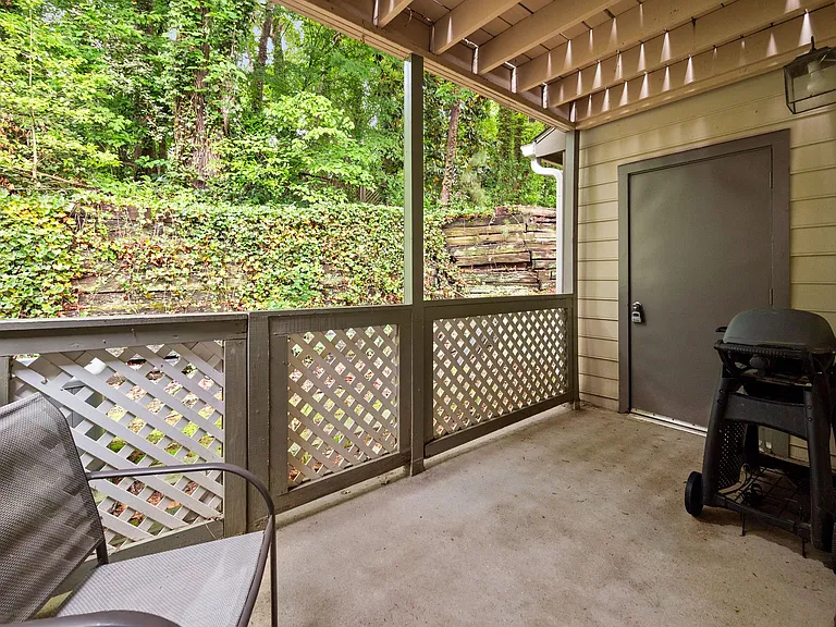 604 Broad Leaf Cir — Photo 40