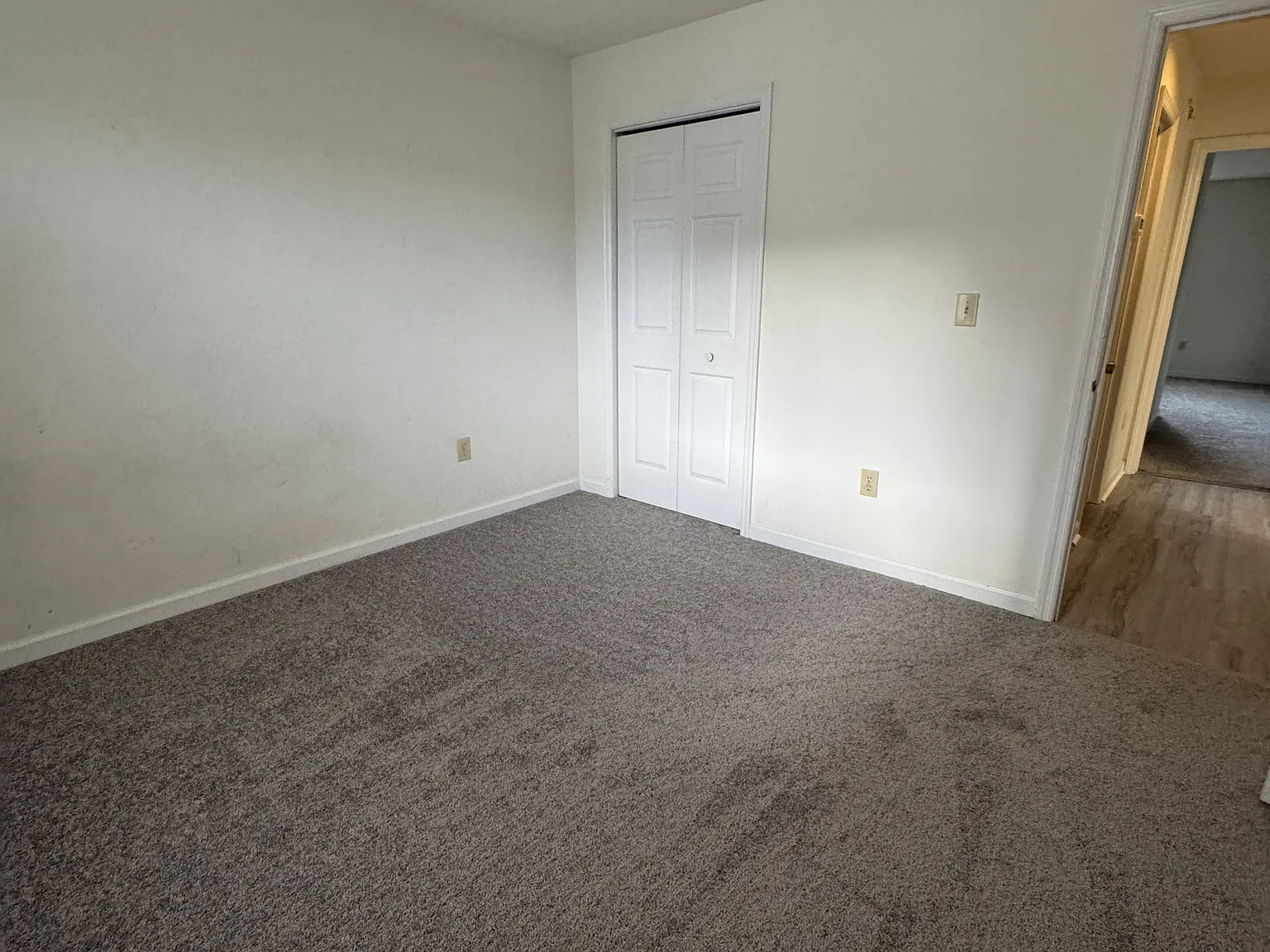 4258 Pinehurst Cr. - R6 — Photo 3