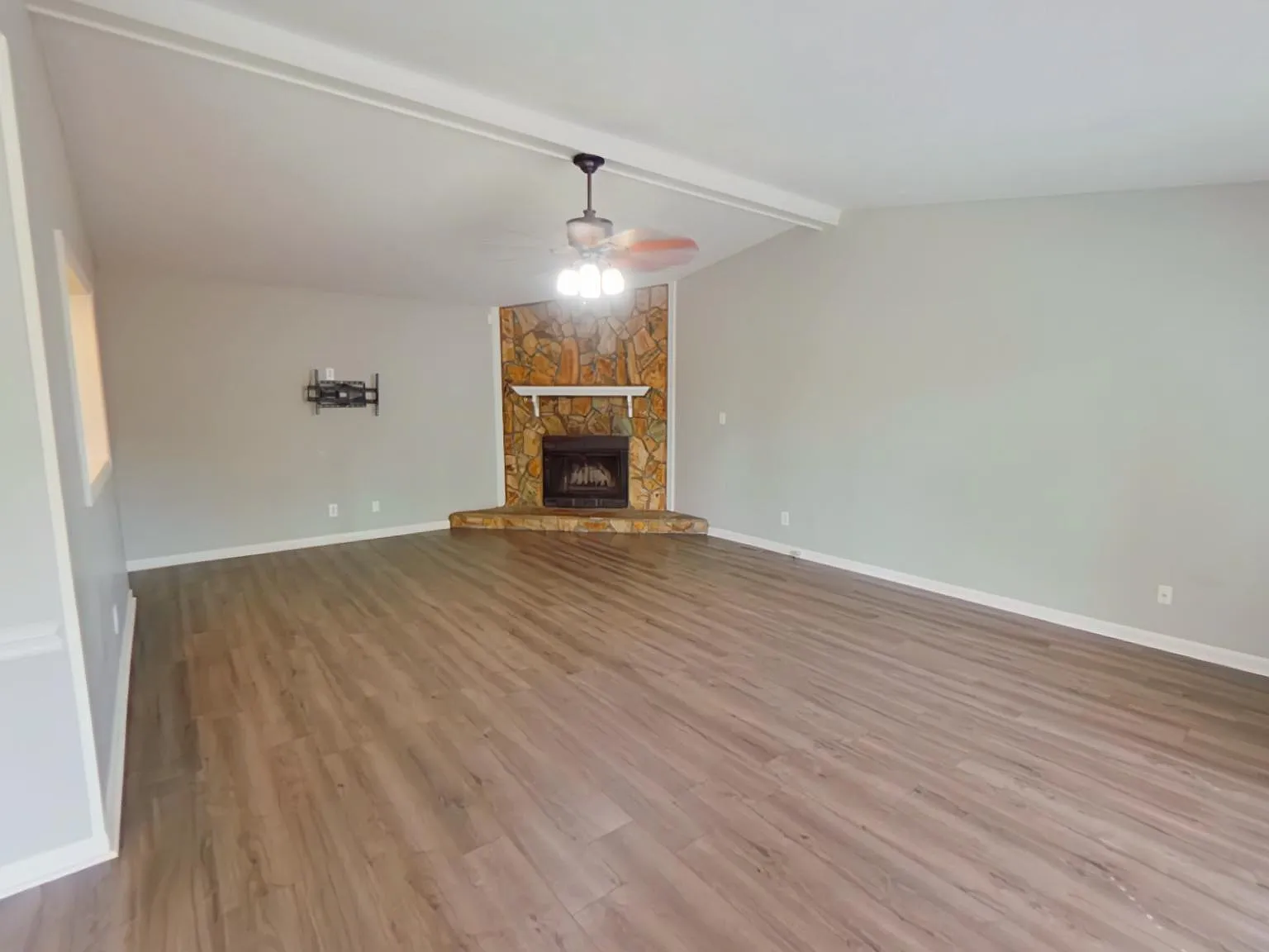 3 bed, 1400 sqft, $1,675 — Photo 2