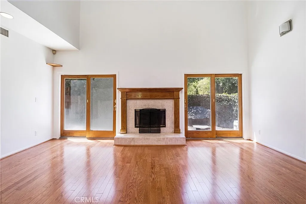5 bed, 3773 sqft, $6,945 — Photo 3