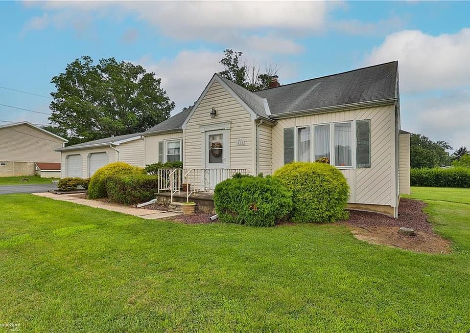 218 Oak St, Walnutport, PA 18088 | Zillow