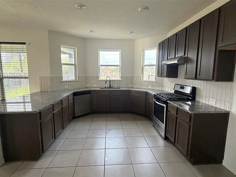23438 Stahl Creeks Ln — Photo 2