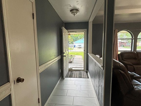 5th image of 1217 W Jackson St