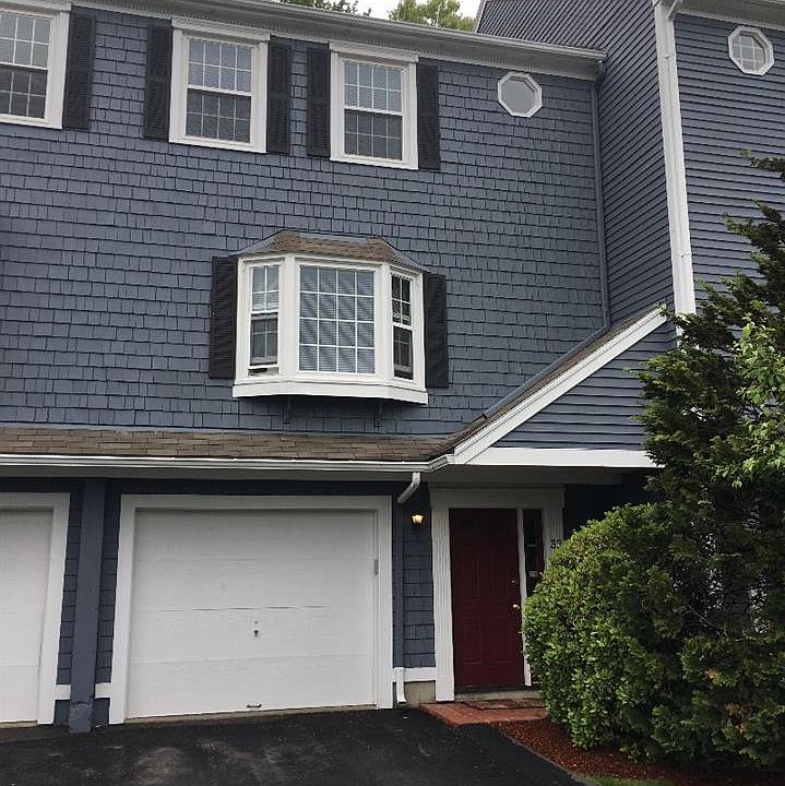 1st image of 32 Stillwater Dr