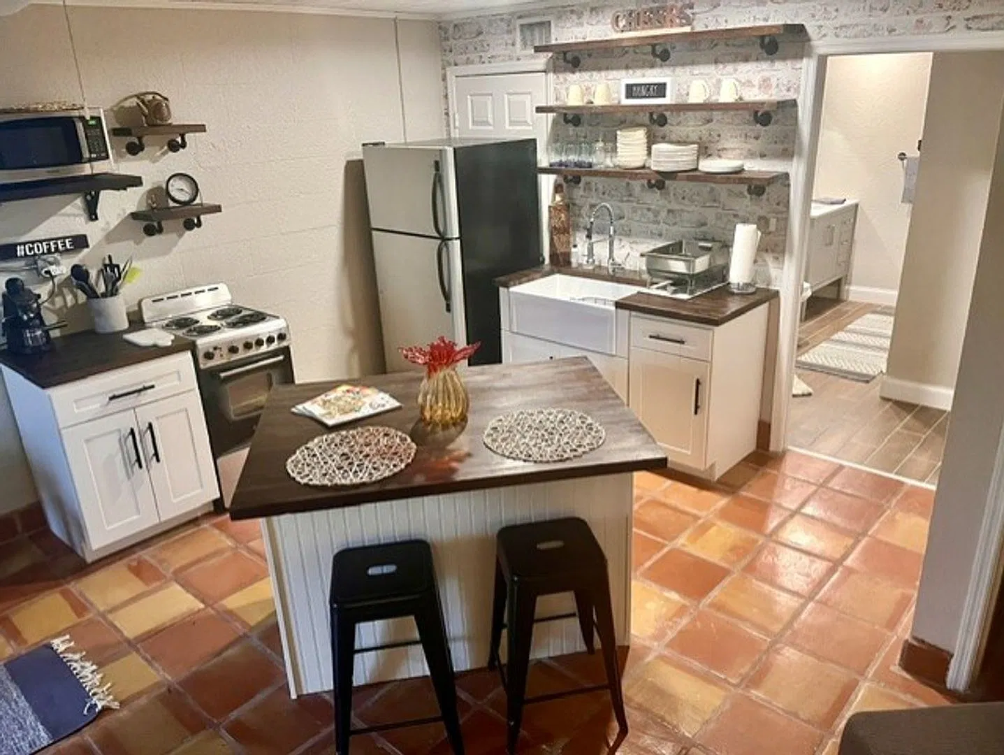 Waterfront Living with Intracoastal Views Utilities Included! — Photo 4
