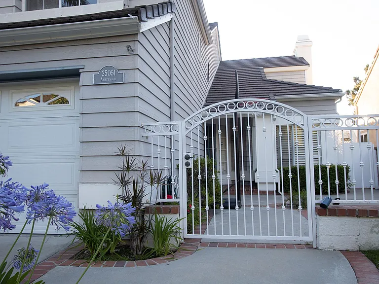 25051 Amberwood — Photo 2