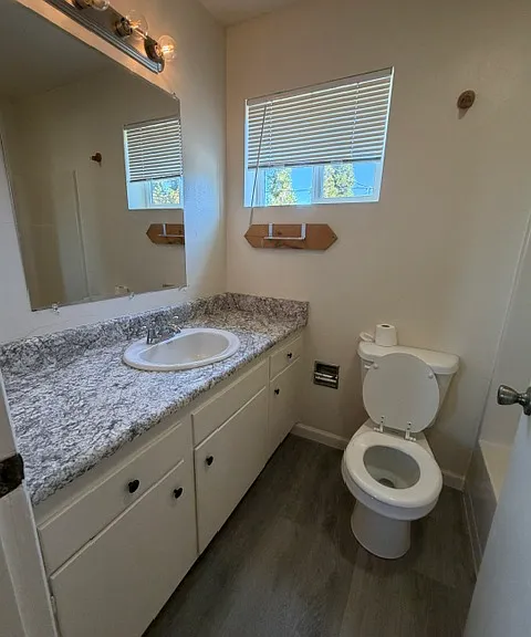 704 SE 9th St #A — Photo 5