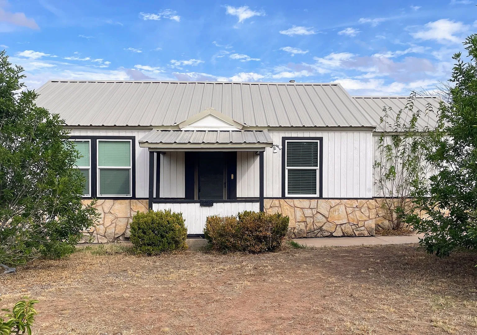 2 Bedrooms, 2 Full Bathrooms - Space, Storage and Comfort in Quiet Snyder! — Photo 1